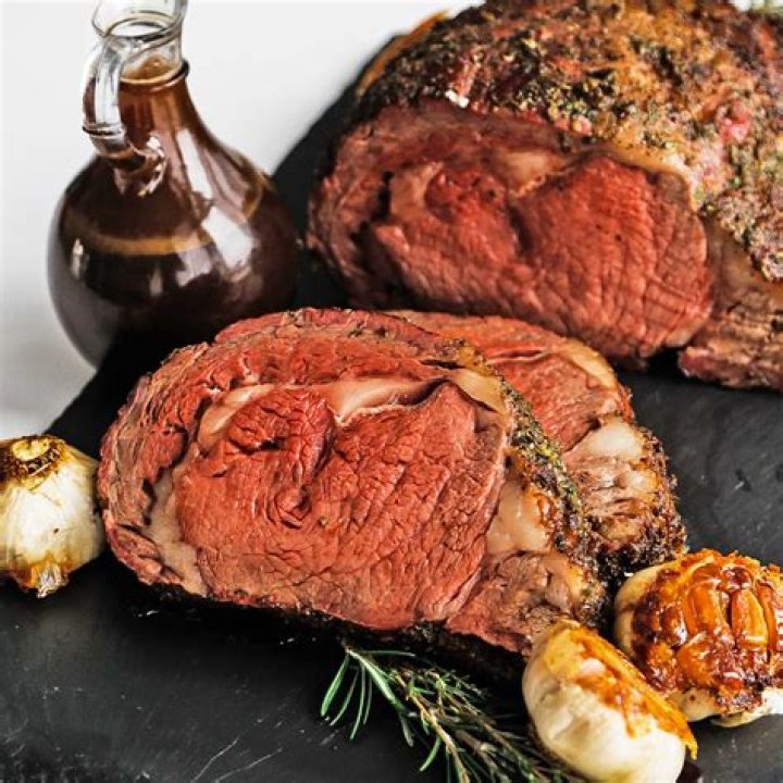 How do you cook a prime rib on a charcoal grill?