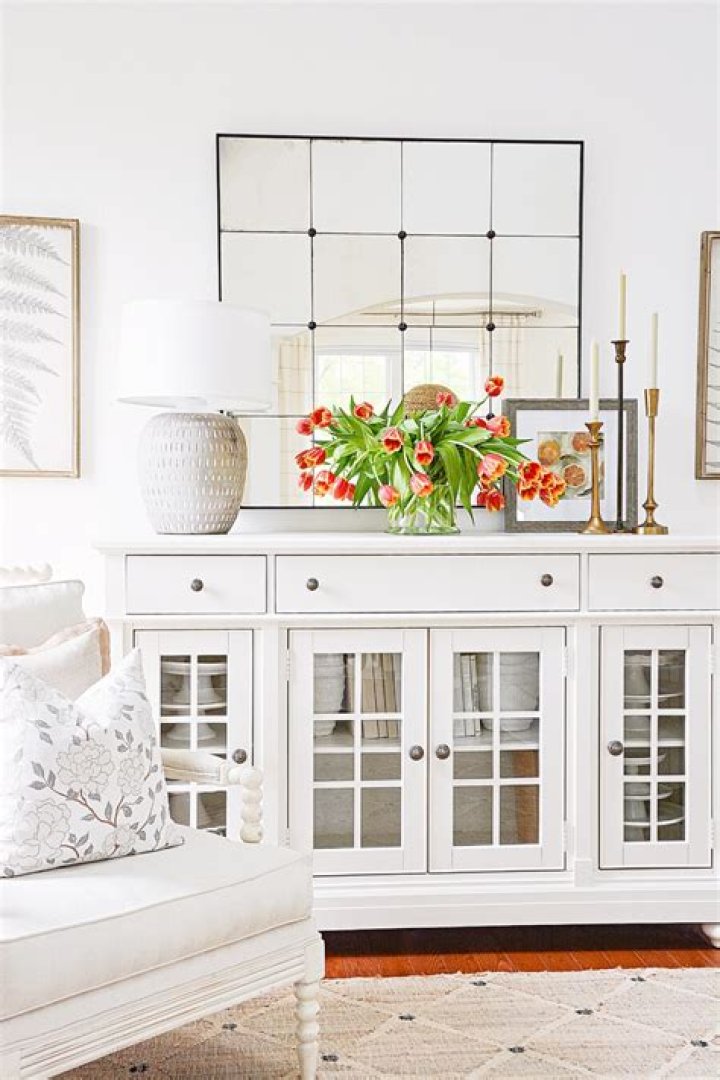 How do you decorate a small shop?