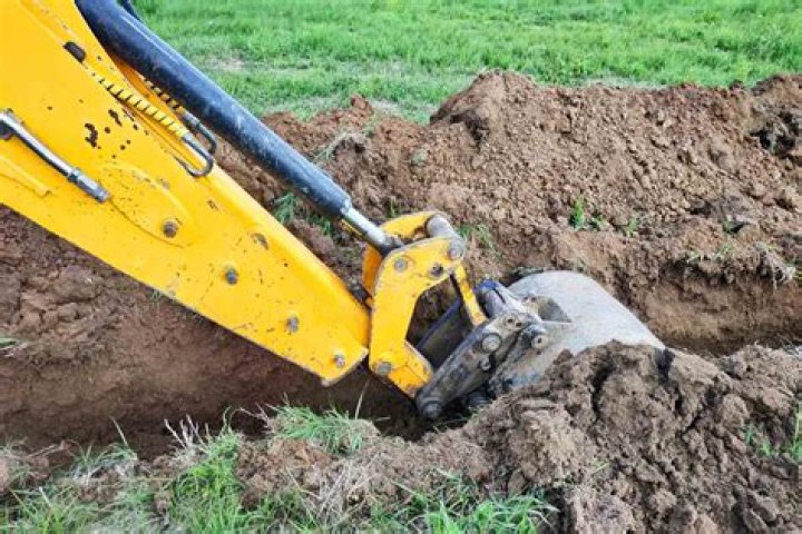 How do you dig up in Minecraft?