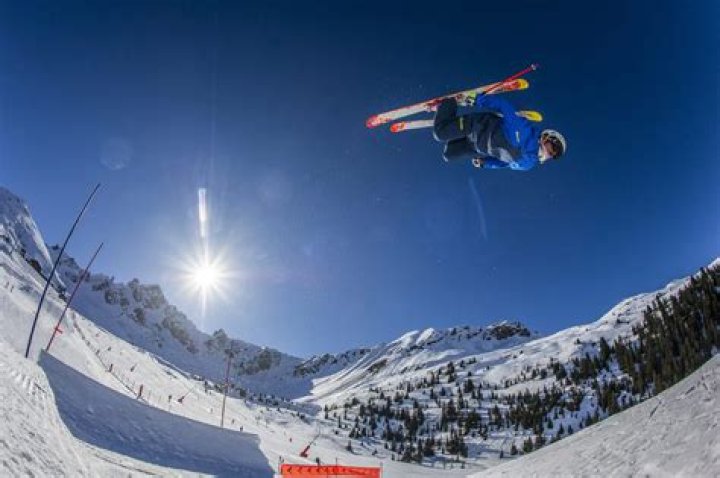 How do you do a 360 jump on skis?