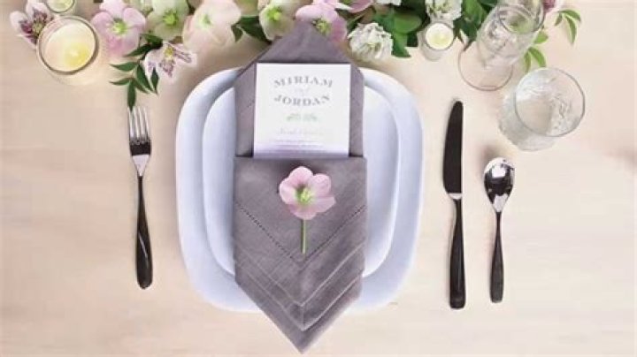 How do you fold a napkin for a wedding?