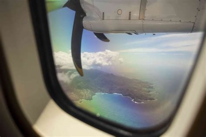 How do you get around in Tahiti?