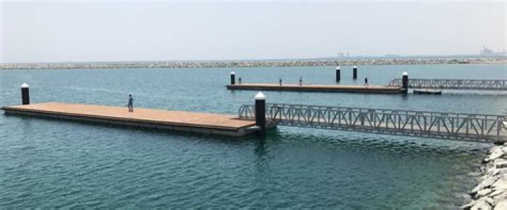 How do you make a floating jetty?