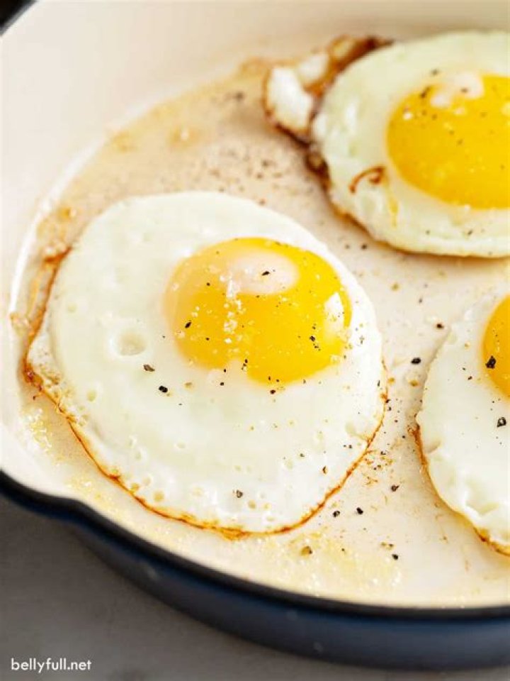 How do you make perfectly round fried eggs?