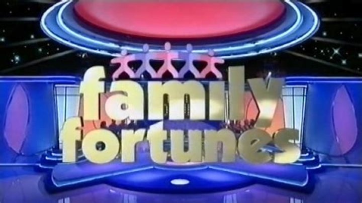 How do you play Family Fortunes?