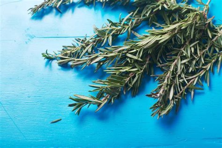 How do you prepare fresh rosemary?