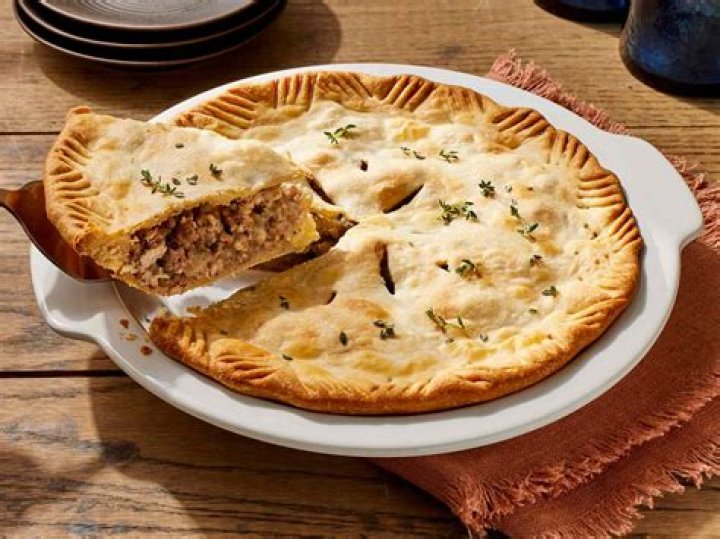 How do you reheat a steak pie in the oven?