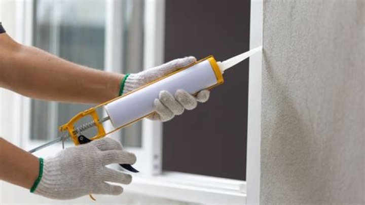 How do you seal window caulking?