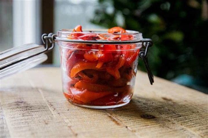 How do you store roasted red peppers?