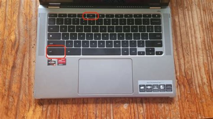 How do you take off laptop keys?