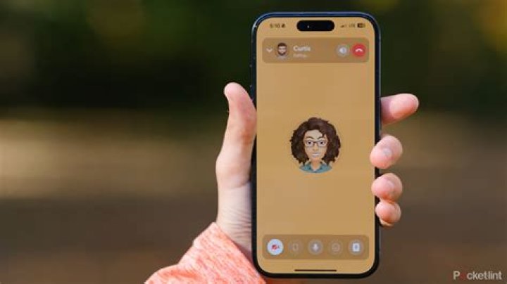How do you update Snapchat on iOS?
