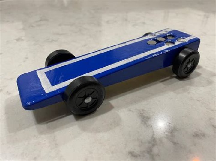 How do you weigh a Pinewood Derby car?