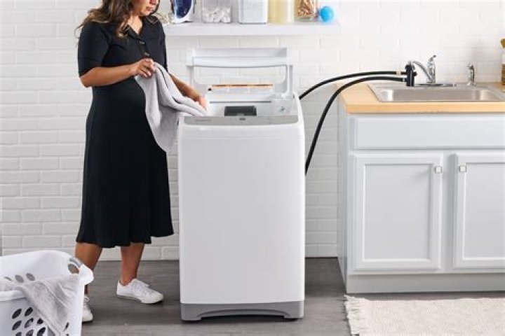 How does a portable washer work?