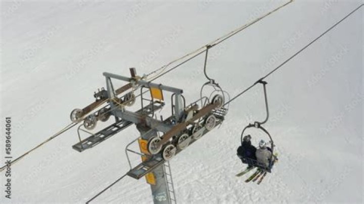 How does a ski lift work?