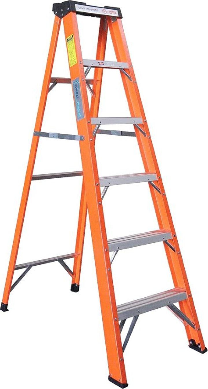 How heavy is a 32 foot fiberglass ladder?