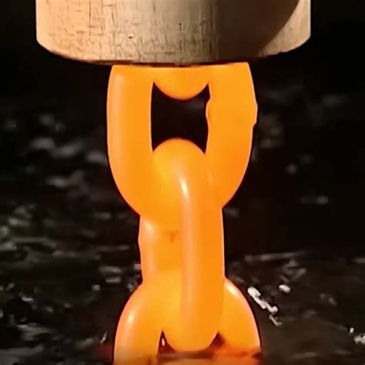 How is a chain made?