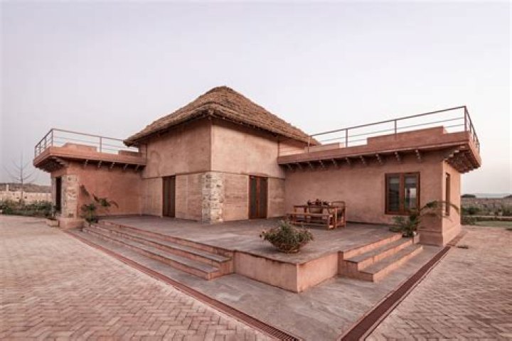 How long do mud brick houses last?