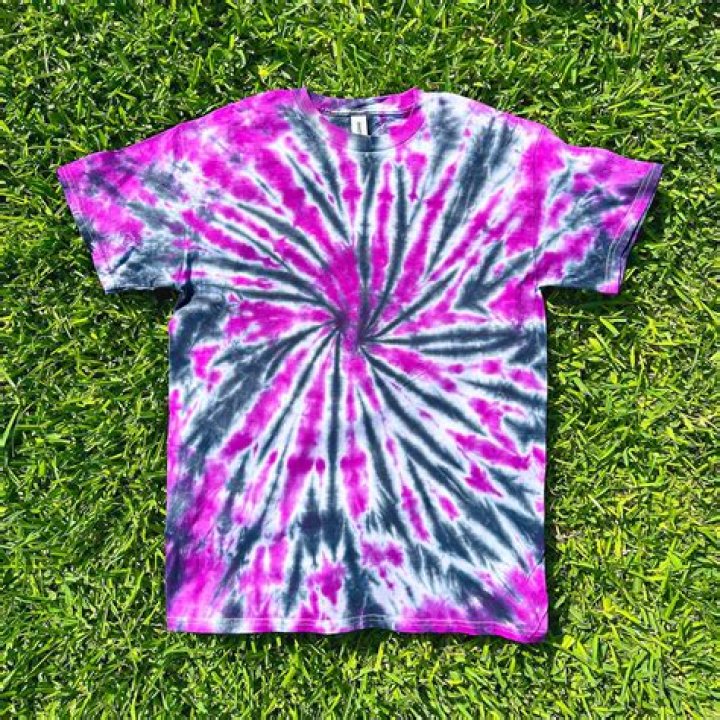 How long do you have to wait after tie dying a shirt?