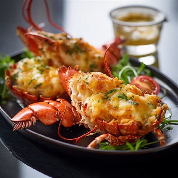 How long does it take to cook lobster claws?