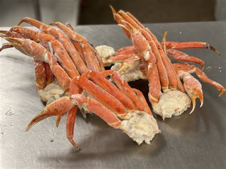 How many crab legs is 6 ounces?