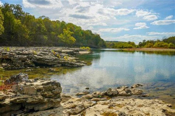 How many main land regions does Oklahoma have?
