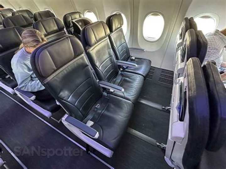 How many seats does a Boeing 737 900 have?