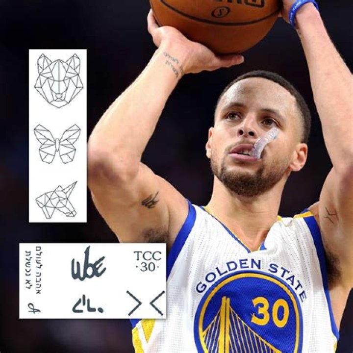 How many tattoos does Curry have?