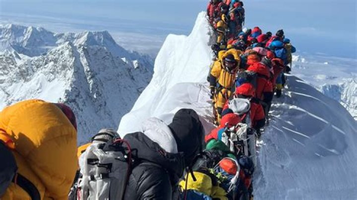 How many vertical feet is Mount Everest?