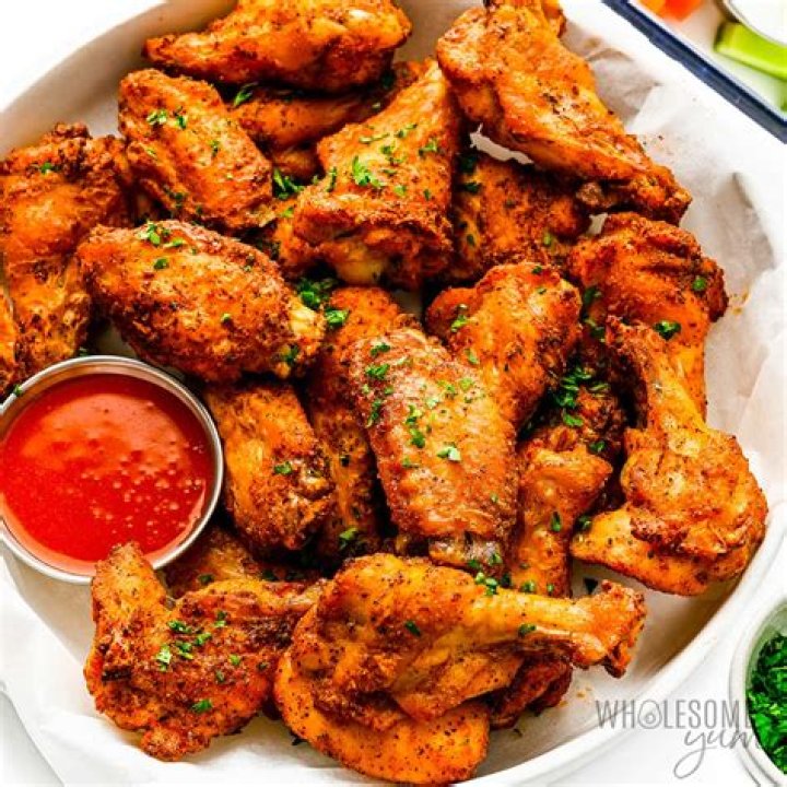How many wings are in a small At Bdubs?