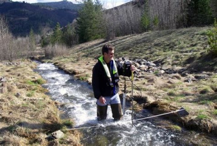 How much do hydrologists make?