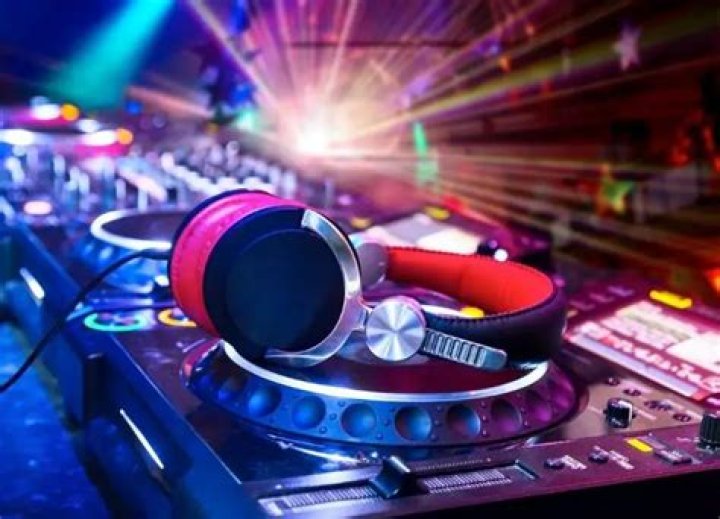 How much do karaoke DJs make?