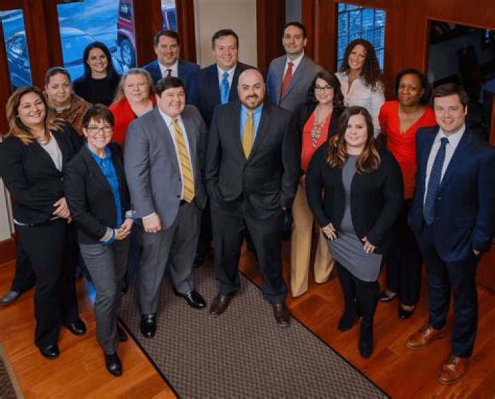 How much do litigators make an hour?