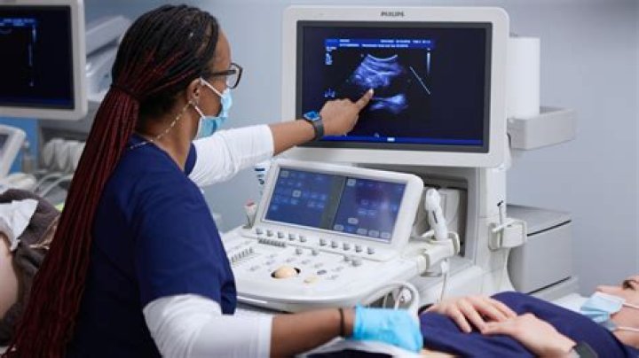 How much do medical technologist earn in South Africa?