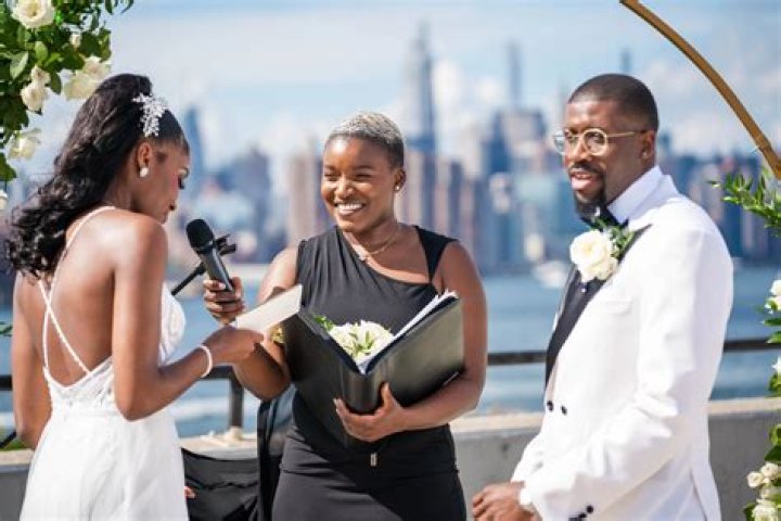 How much do you pay a pastor for a funeral?