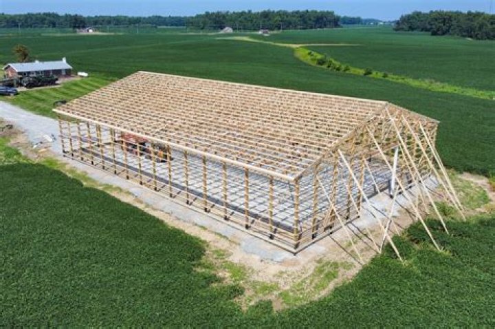 How much does it cost to build a 40x50 pole barn?