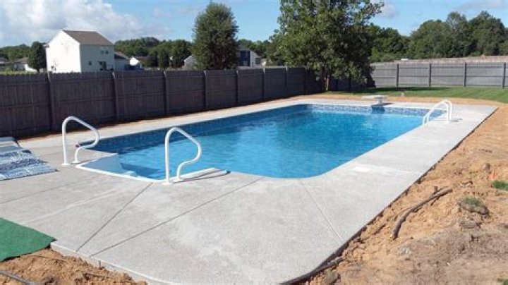 How much does it cost to get concrete stained?