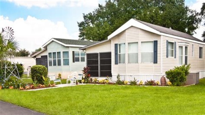 How much does it cost to have hedges trimmed?