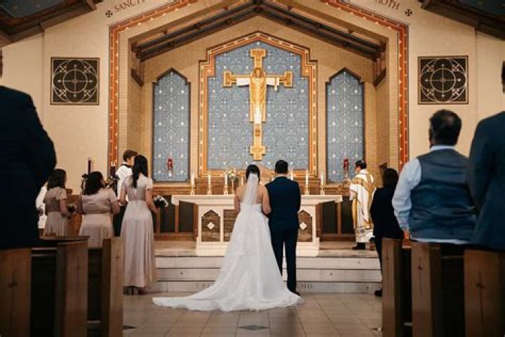 How much is it to get married in Fresno?