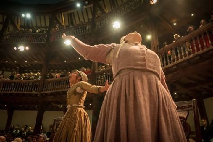 How old is Susanna Walcott in the crucible?