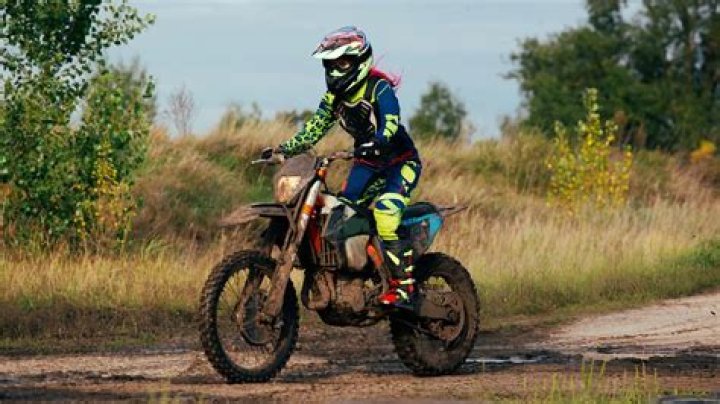 How should a dirt bike helmet fit?