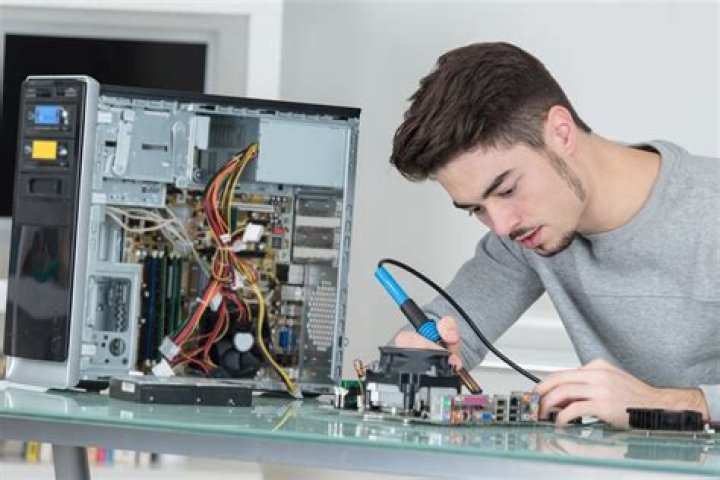 Is a computer technician a good job?