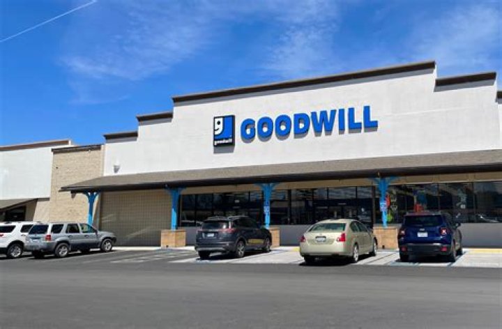 Is Goodwill open on Memorial Day?