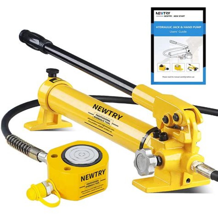 Is hydraulic jack oil the same as hydraulic oil?