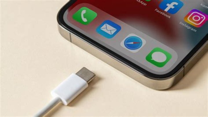 Is it better to let your phone die?