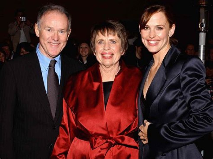 Is James Garner Jennifer Garners father?