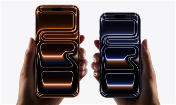 Is s10 better than Xs Max?