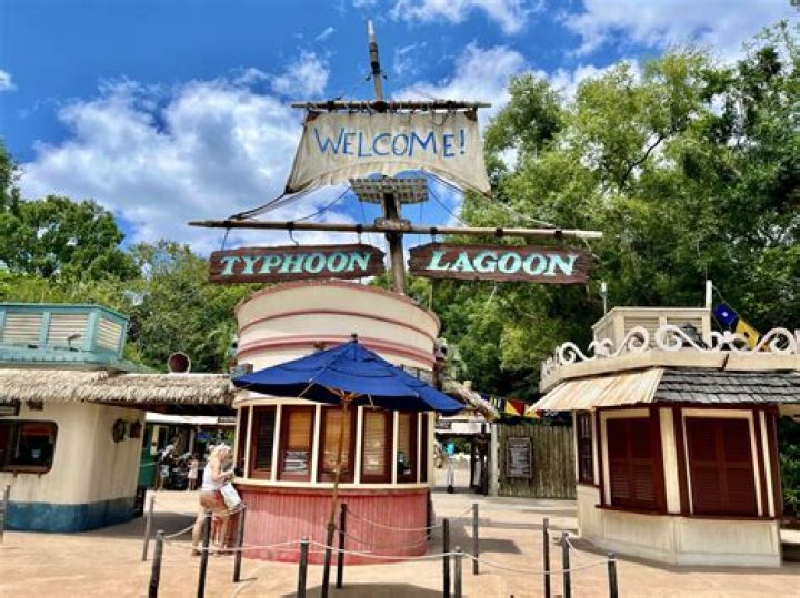 Is there Admission to Disney Springs?
