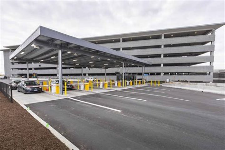 Is there short term parking at O Hare?