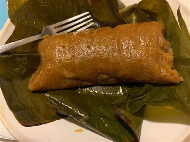What are Puerto Rican pasteles made of?