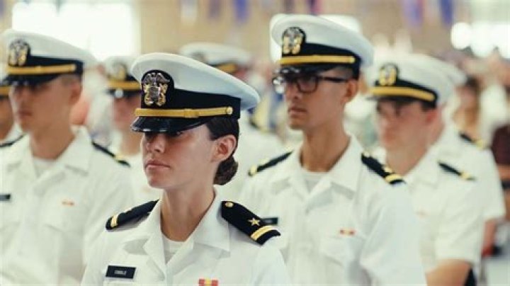 What are the benefits of going into the Navy?